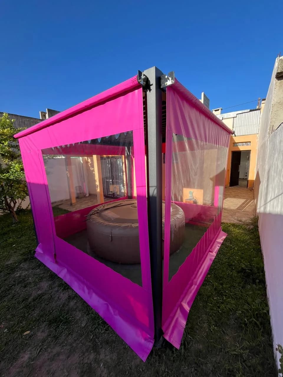 09 cerramiento fucsia vista exterior jardin