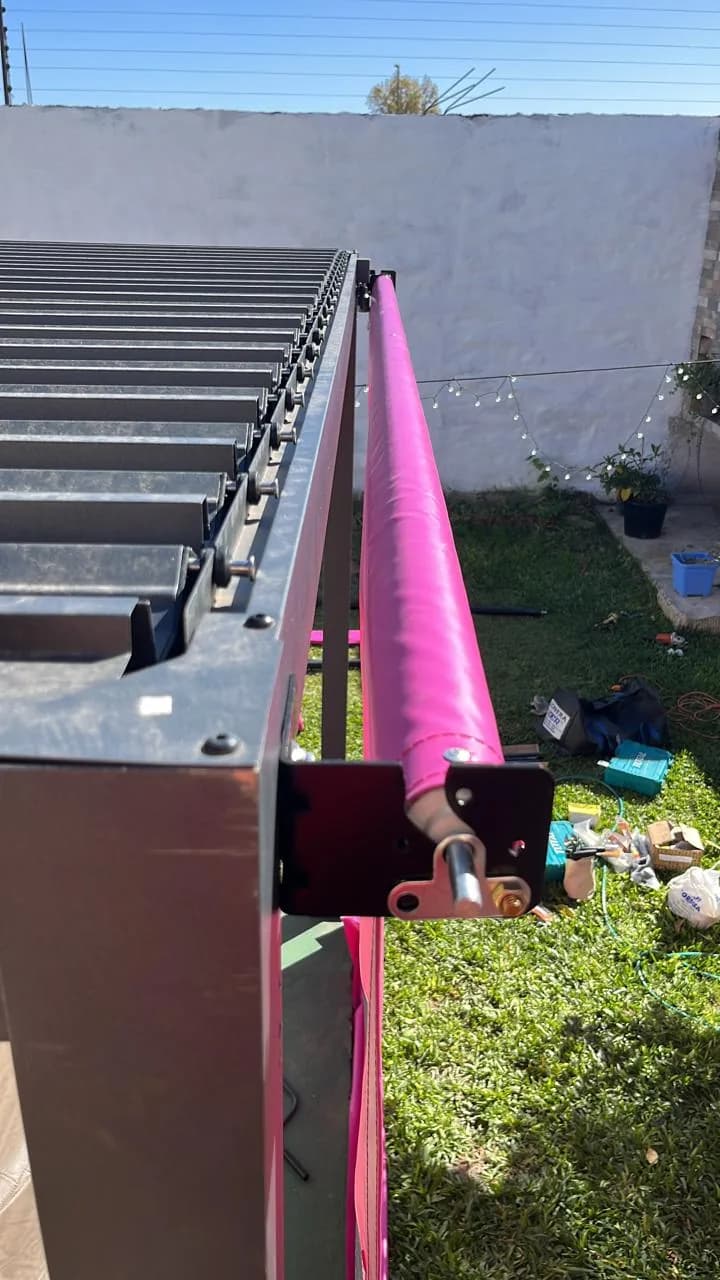 03 cerramiento fucsia detalle estructura herreria