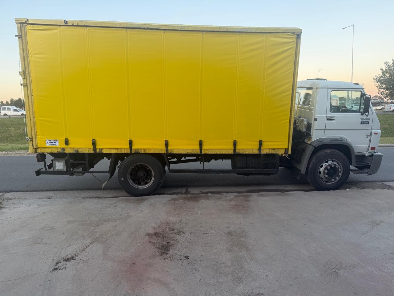 Confeccion lona amarilla camion cordoba