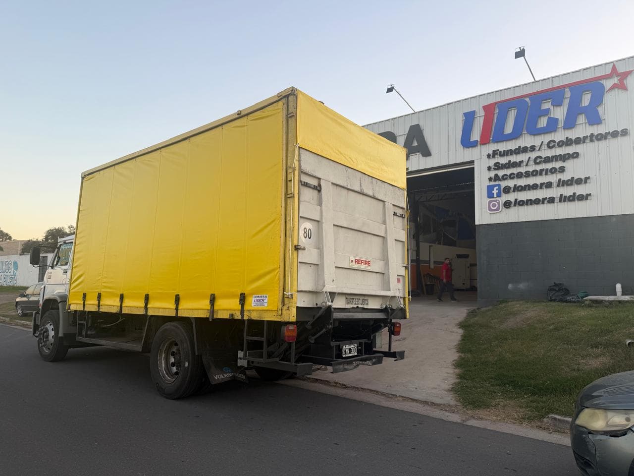 Lona amarilla camion carga cordoba