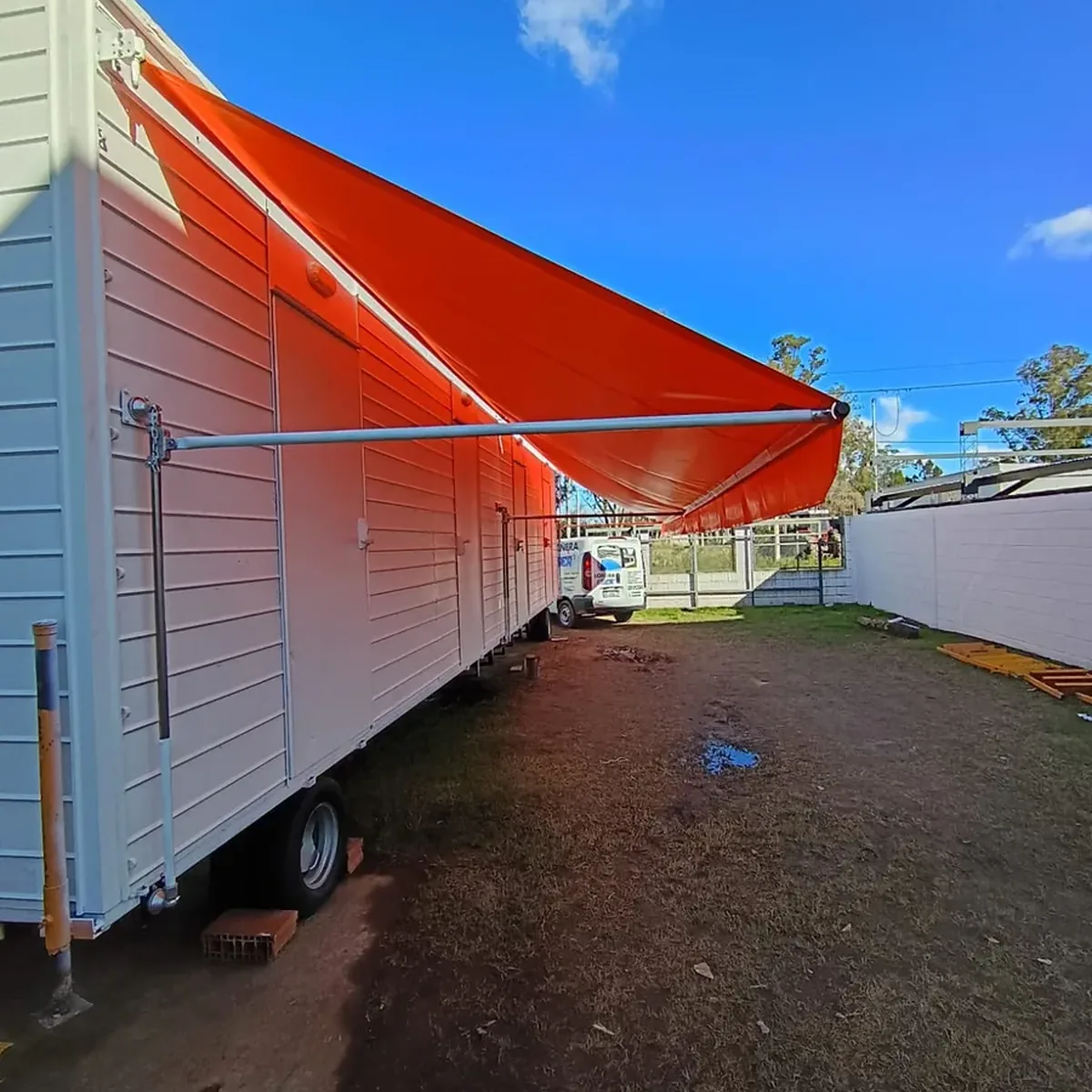 toldo-enrollable-casilla-rodante-rural-cordoba