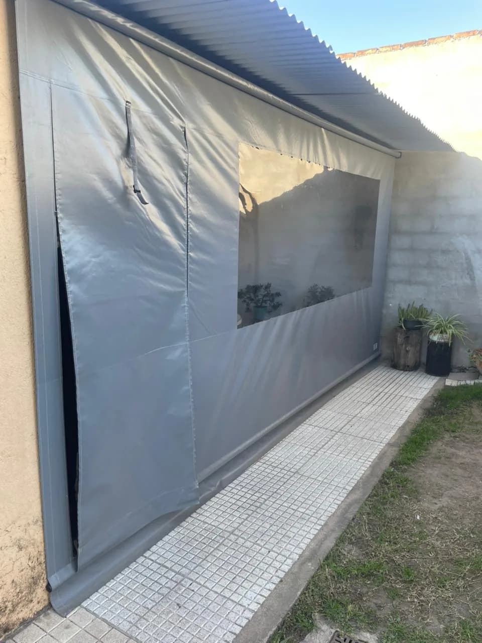 02 cerramiento gris vista lateral patio a medida