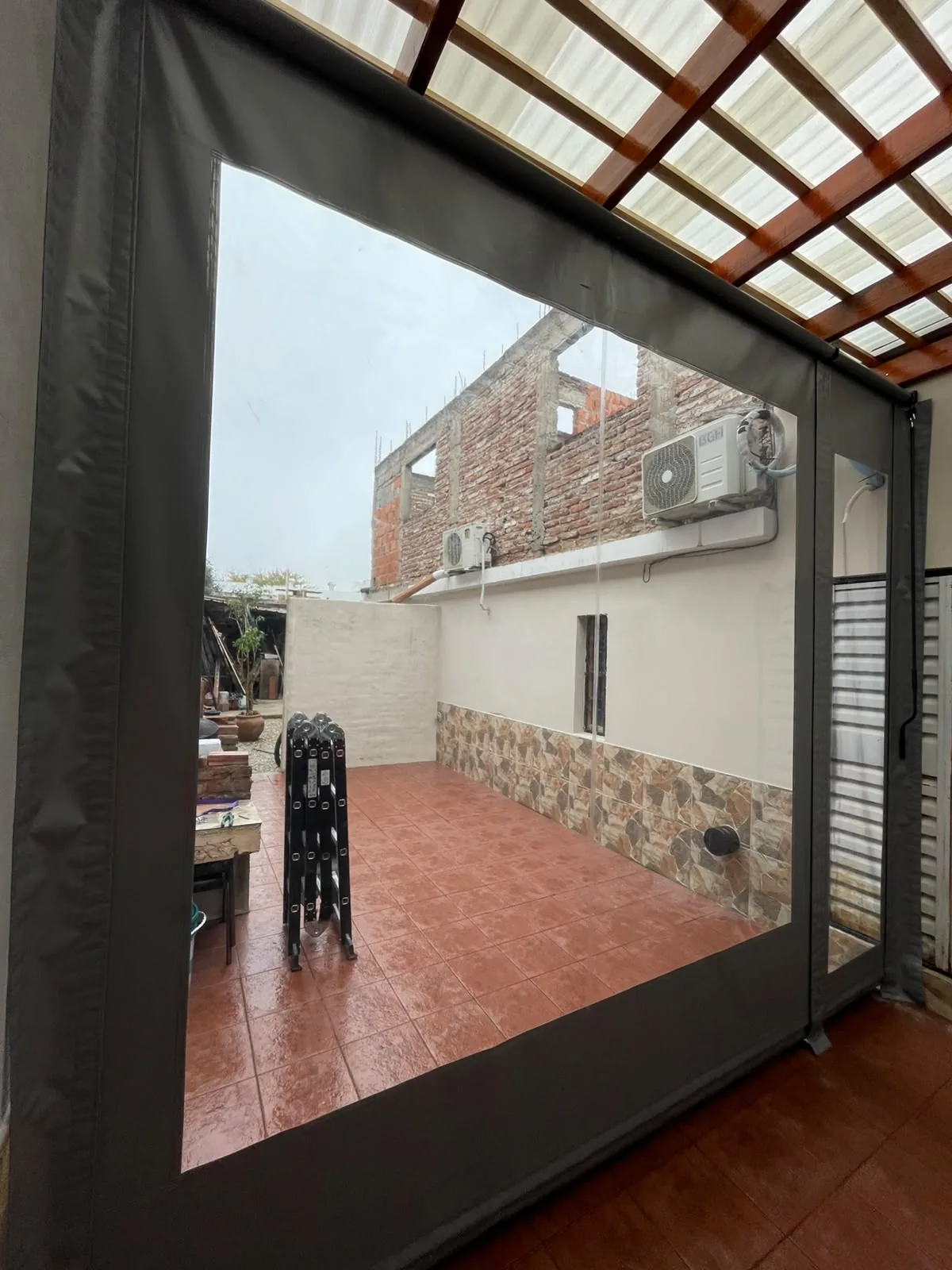 02 cerramiento gris enrollable vista interior