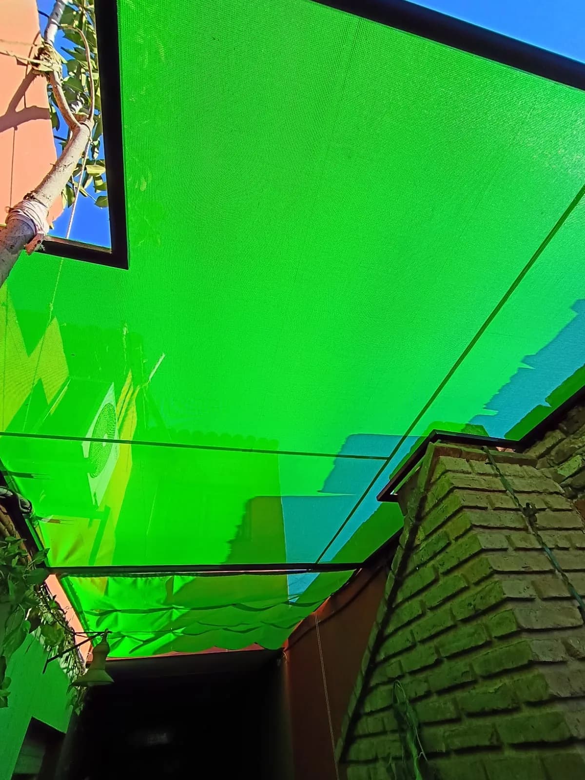 02 toldo media sombra verde patio interno