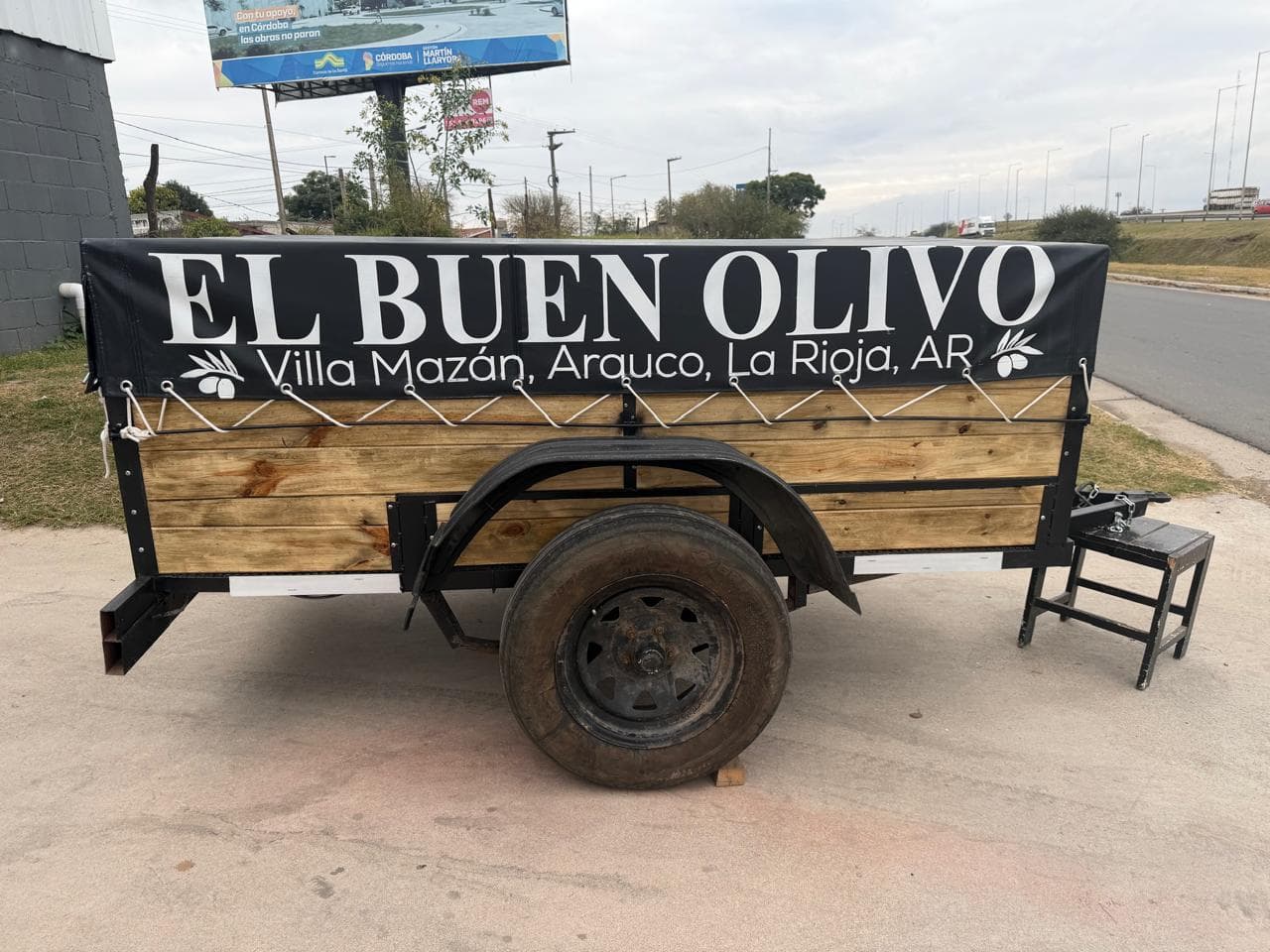 Cobertor lona trailer publicitario el buen olivo cordoba 1