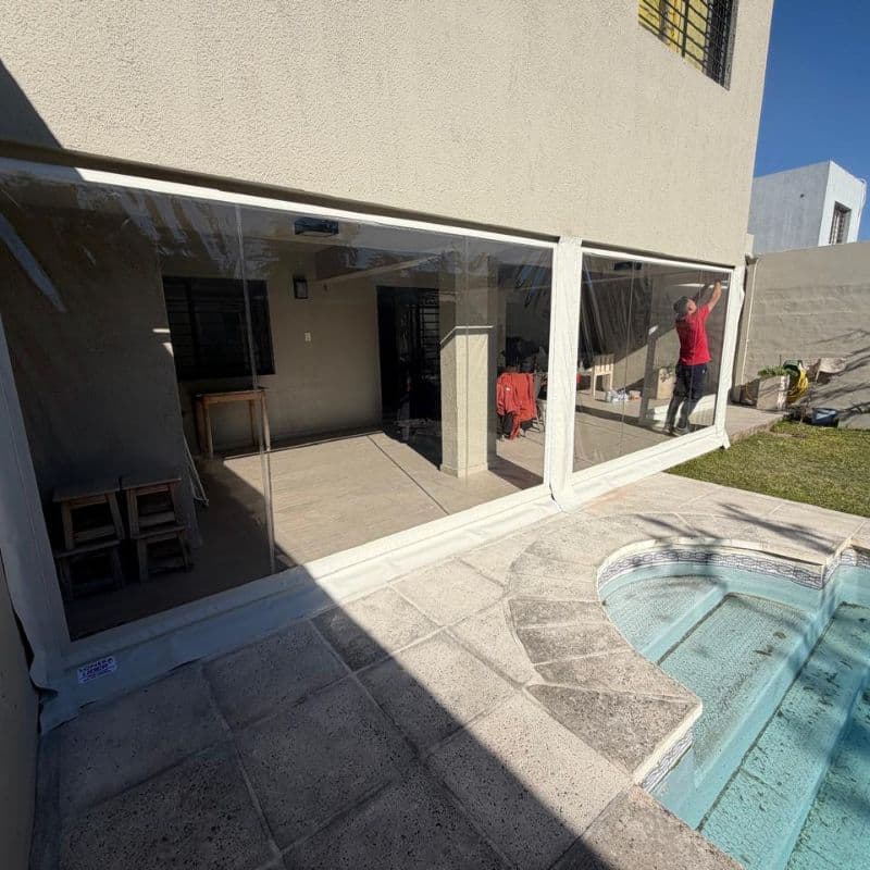 cerramiento-pvc-transparente-enrollable-estructura-aluminio