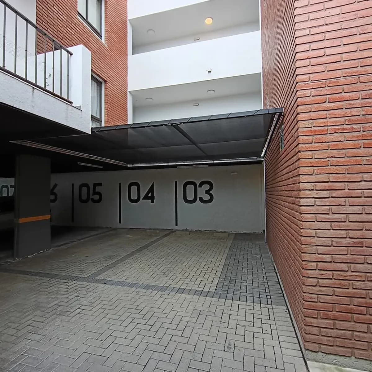 toldo-coversol-negro-cochera-estacionamiento